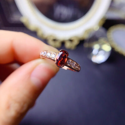 Pure natural garnet ring, main stone 4 * 6 mm0211034159