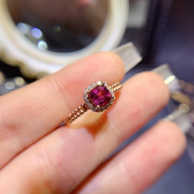 Pure natural magnesium aluminum garnet ring, with a main stone size of 6mm,0811130262