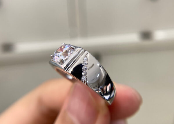 Classic Mosan Diamond Ring, Main Stone 1 Carat, Round 6.5mm1114130355