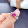 wsxc1699969927641_3 Classic Pink Mosang Diamond Ring, Main Stone 1 Carat, Round 6.5mm1114199722